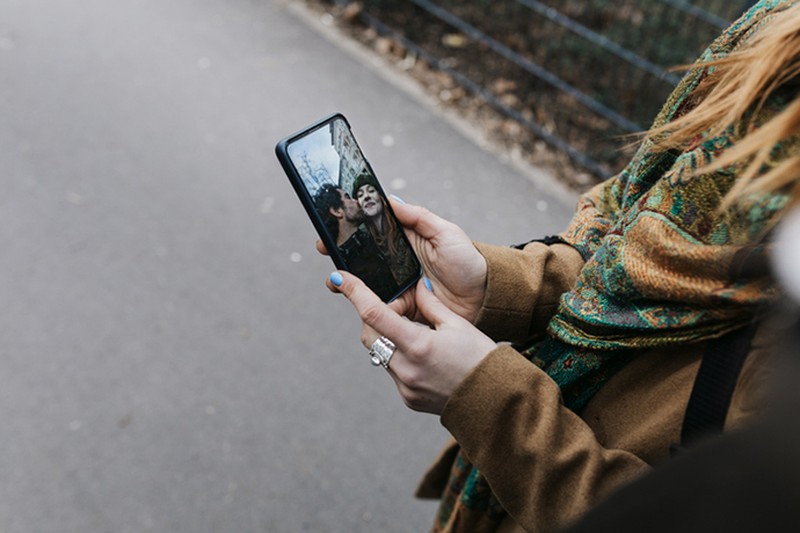 «Я увидела бывшего мужа в приложении для знакомств и сдала его новой девушке»